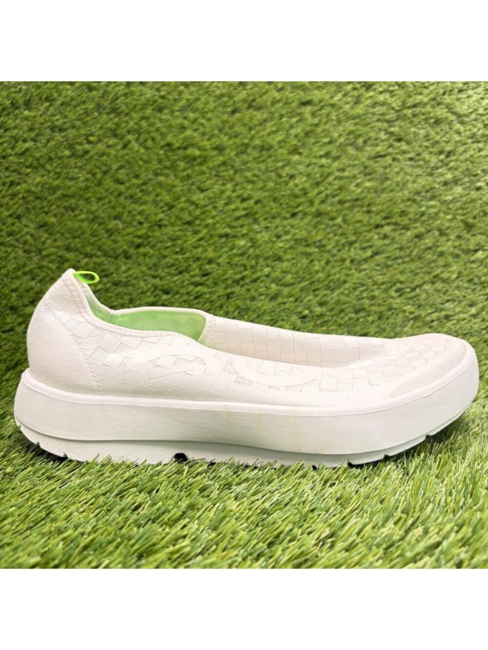 OOFOS OOmg eeZee Low Mens Size 10 White Casual Comfort Slip On Recovery Shoes